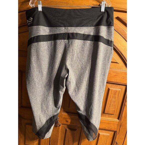 BEBE Sport Black Grey Capri with Mesh Strip Active‎ Leggings Pants Plus 3X - Picture 2 of 5